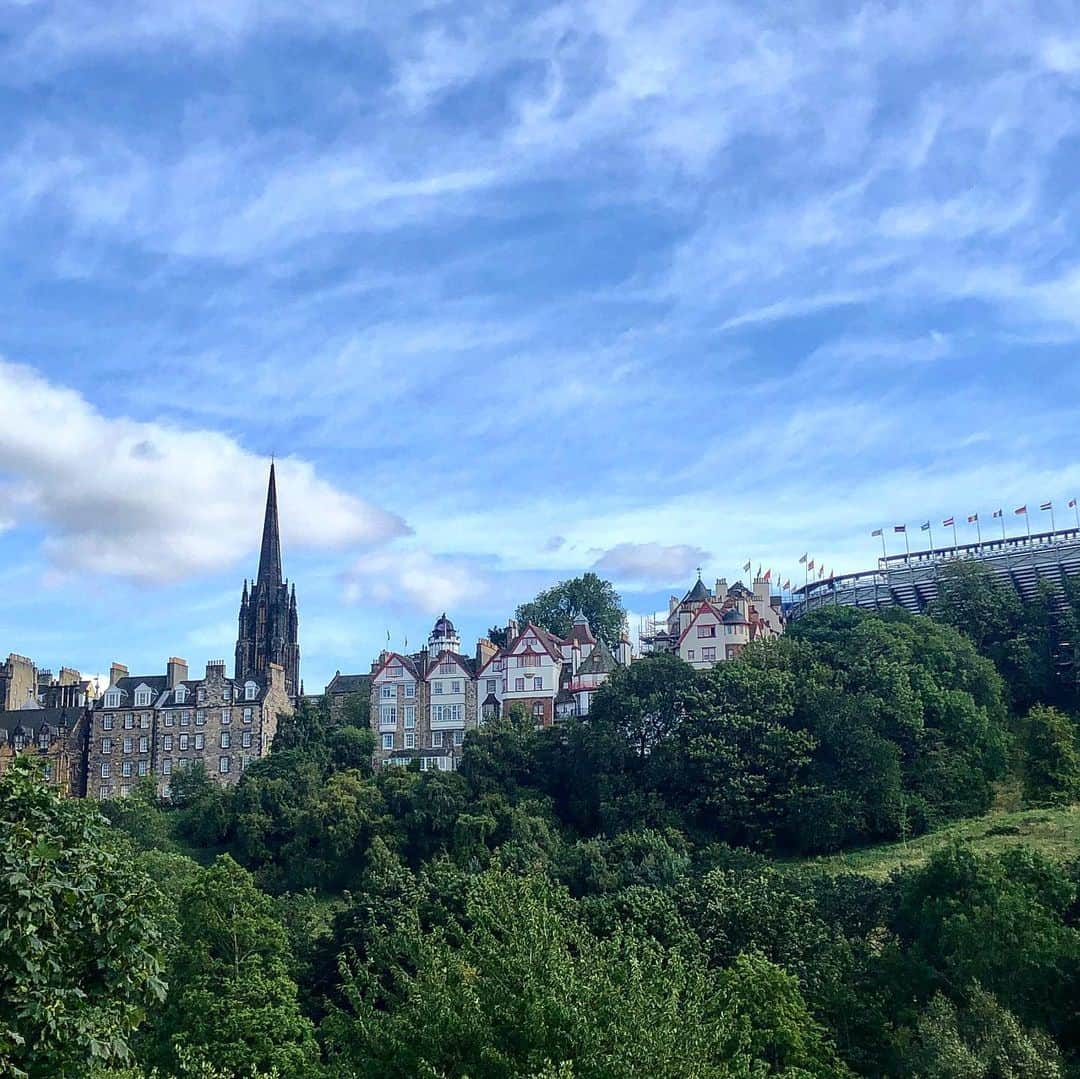 シネイド・ケアーさんのインスタグラム写真 - (シネイド・ケアーInstagram)「Home😊🏴󠁧󠁢󠁳󠁣󠁴󠁿 #Edinburgh #mostbeautifulcity」8月16日 8時16分 - sineadskate