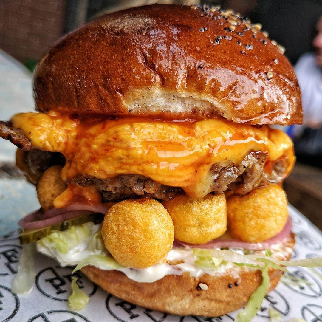 Freshnessさんのインスタグラム写真 - (FreshnessInstagram)「Too much cheese? Wild special burger from @digbethdiningclub. Tag a cheese lover #freshnesseats」8月16日 6時48分 - freshnessmag