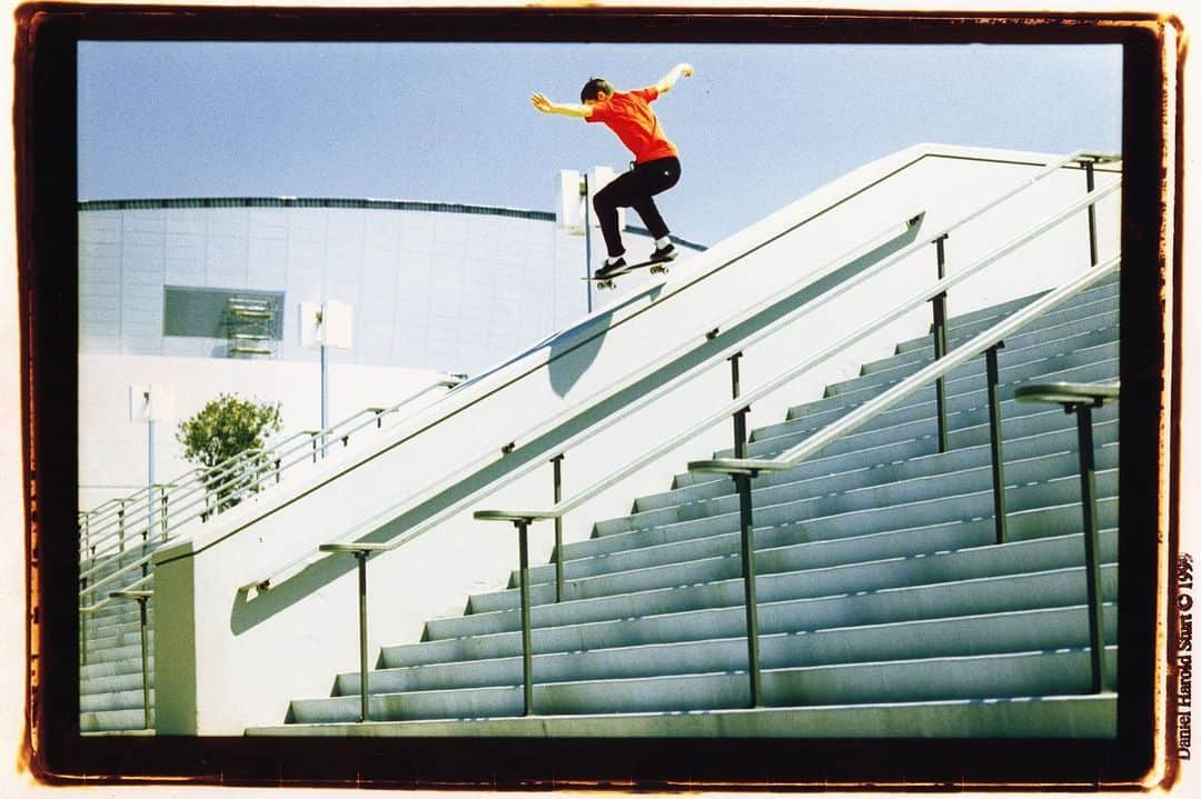 Vans Skateさんのインスタグラム写真 - (Vans SkateInstagram)「To commemorate @GeoffRowley’s lifelong dedication to skateboarding and legacy for pushing what’s possible on a skateboard, we’ve added a statue of him at the site of his iconic grind at the LA Convention Center.」8月16日 6時57分 - vansskate