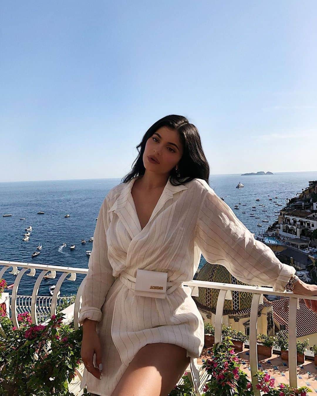 Kylie Cosmeticsさんのインスタグラム写真 - (Kylie CosmeticsInstagram)「Shop boss bae @kyliejenner’s look with the new Vacation Essentials Bundle available now on KylieCosmetics.com 💸✨ #Birthday2019」8月16日 7時27分 - kyliecosmetics