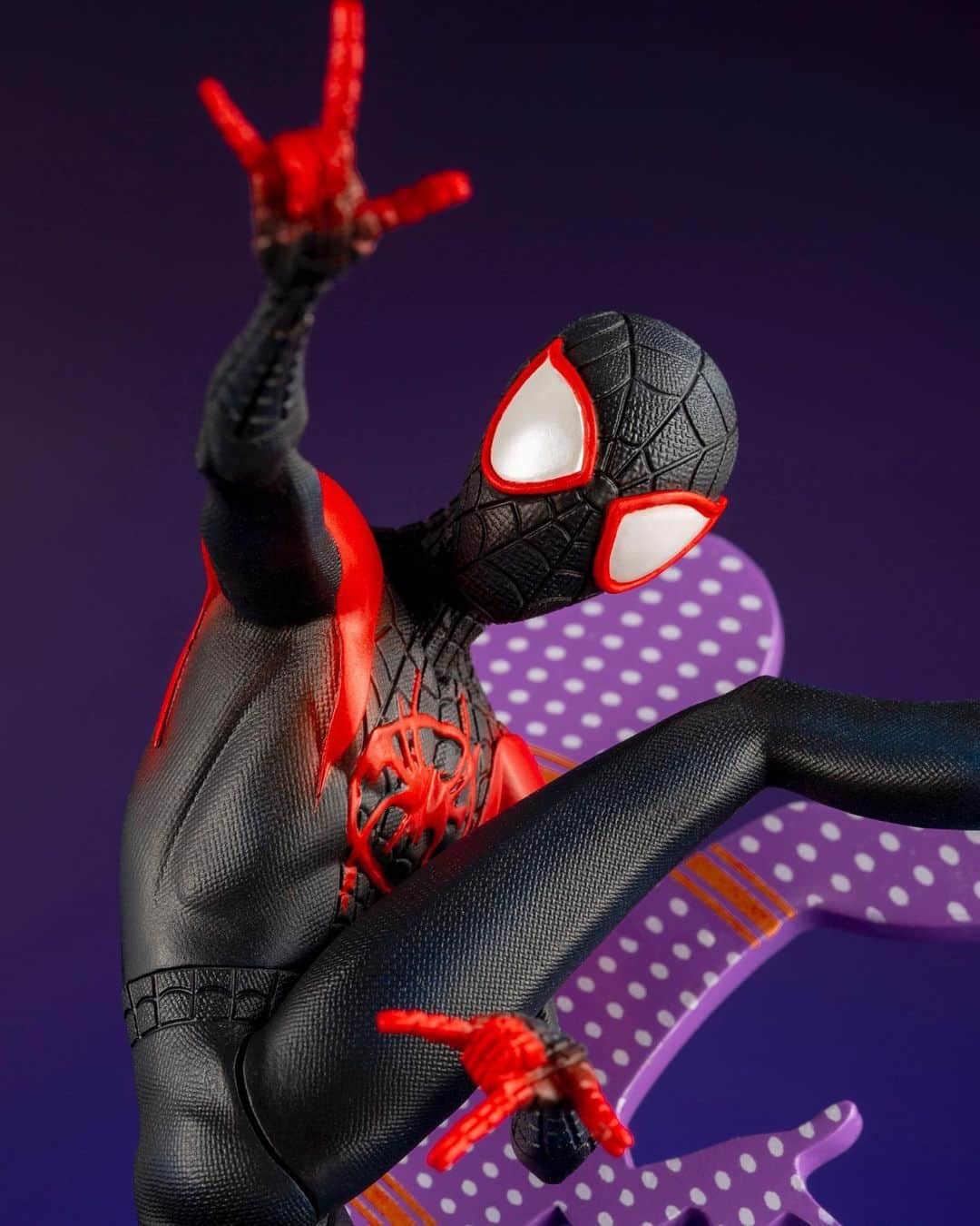 Marvel Entertainmentさんのインスタグラム写真 - (Marvel EntertainmentInstagram)「Take a leap of faith and THWIP your Marvel collection into the #SpiderVerse with @kotobukiya_official! 🕸️ Pre-order now at kotous.com #ad」8月16日 7時37分 - marvel