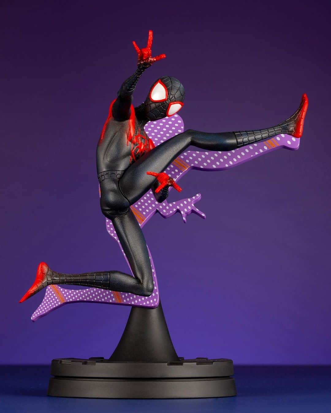 Marvel Entertainmentさんのインスタグラム写真 - (Marvel EntertainmentInstagram)「Take a leap of faith and THWIP your Marvel collection into the #SpiderVerse with @kotobukiya_official! 🕸️ Pre-order now at kotous.com #ad」8月16日 7時37分 - marvel