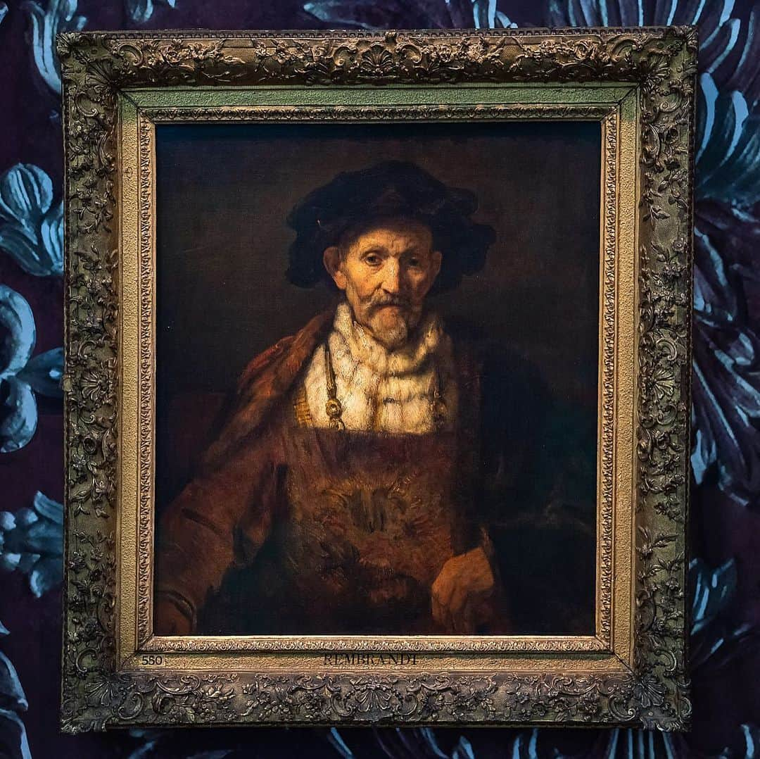 サザビーズさんのインスタグラム写真 - (サザビーズInstagram)「Rembrandt’s ‘Portrait of An Old Man’—signed and dated 1651—is from a period during which the artist painted rarely and received few portrait commissions. Formerly one of three Rembrandt paintings in the #DevonshireCollection, the work was seen in the collection of Richard Boyle, 3rd Earl of Burlington, as early as 1728, marking it as one of the earliest Rembrandt paintings ever acquired by an English collector. A highlight of “Treasure from Chatsworth: The Exhibition,” which celebrates 500+ years of collecting by the Cavendish family of @chatsworthofficial, don’t miss a rare #NewYork opportunity to view this masterwork—currently on display in our York Avenue galleries. The exhibition is free and open to the public through 13 September. #TreasuresFromChatsworth #Rembrandt」8月16日 7時30分 - sothebys