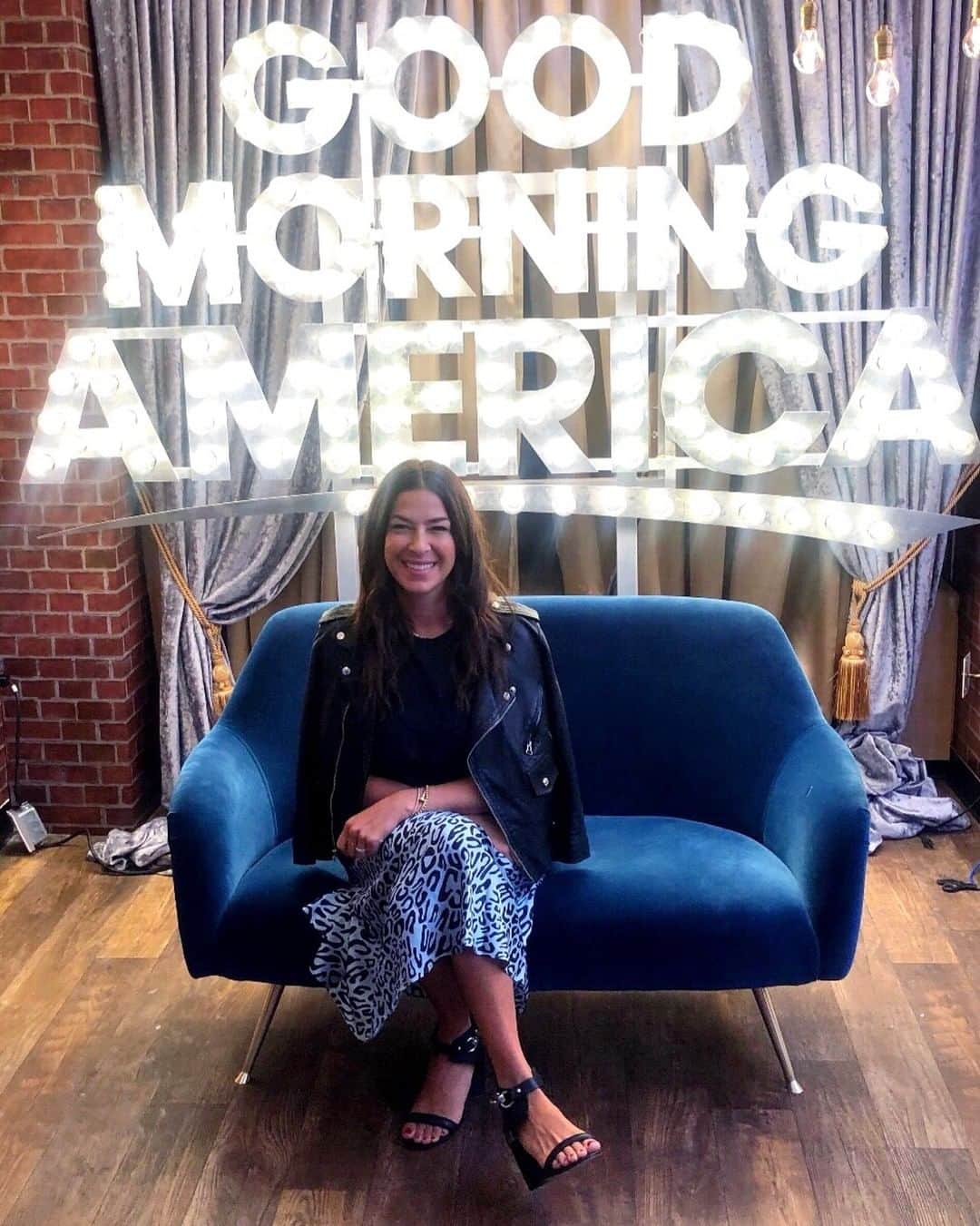 のインスタグラム：「This was another pinch me moment. Loved being on @goodmorningamerica with @kimperell this week speaking to #femalefounders. I am always grateful for these opportunities and sometimes think to myself, wait they want ME to give advice? To think that years ago, I could only hope to be on the pitch side and now to be helping is a feeling I hope so many more of us have and will have as we keep growing our numbers. #girlswerunthismother XxRM」