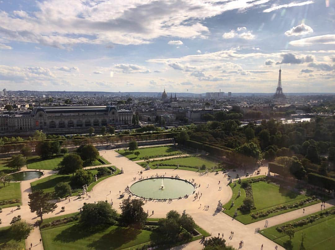 リリー・コリンズさんのインスタグラム写真 - (リリー・コリンズInstagram)「Paris is always a good idea.」8月16日 7時52分 - lilyjcollins