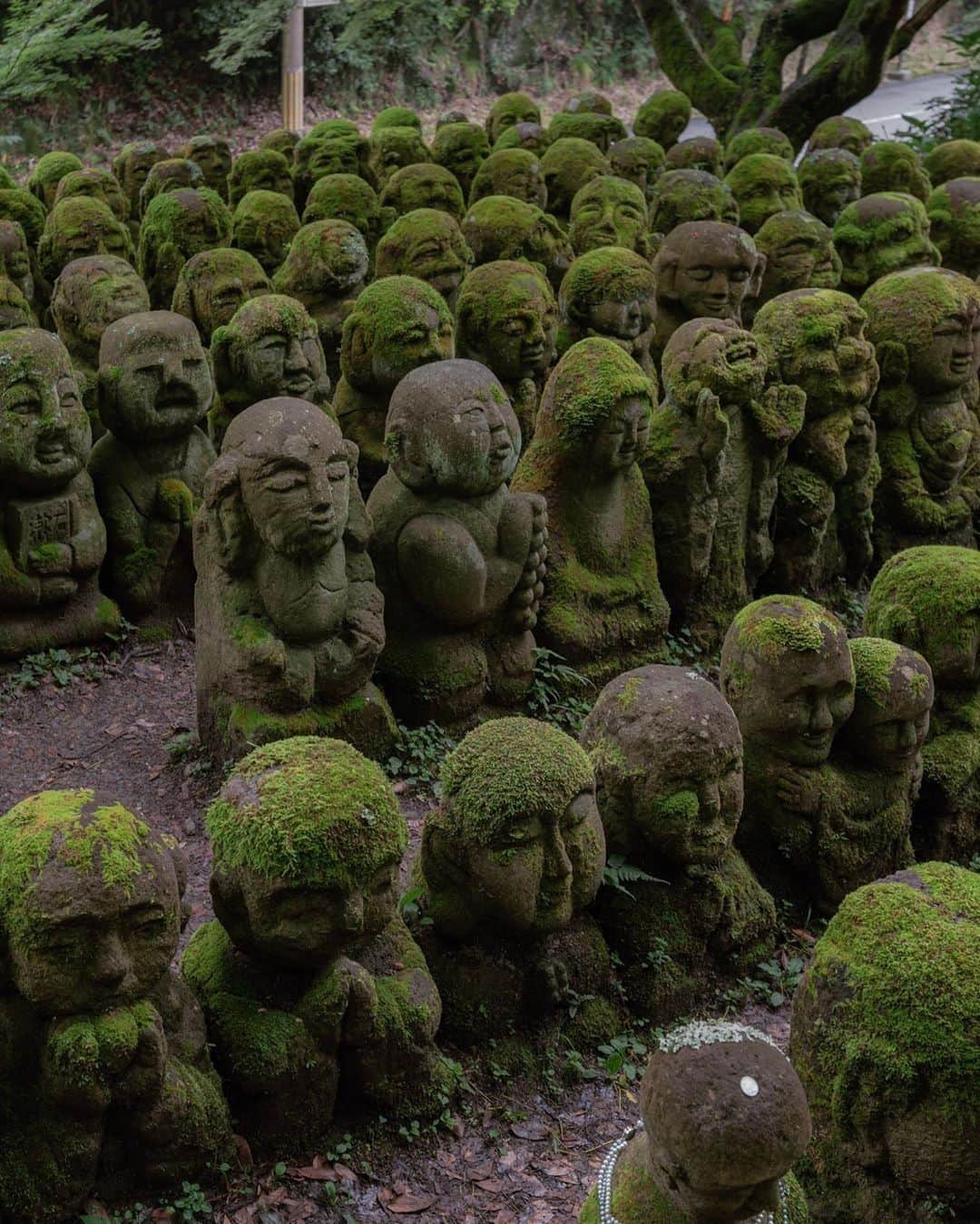 Abandoned Placesさんのインスタグラム写真 - (Abandoned PlacesInstagram)「Abandoned statues in Japan by @me_gu27」8月16日 8時00分 - itsabandoned