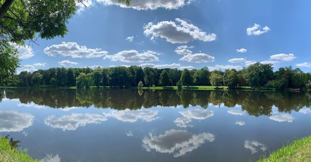 反田恭平さんのインスタグラム写真 - (反田恭平Instagram)「What a beautiful place !!! #warsaw#lake#poland #sunny#day#sky#naturephotography」8月15日 23時14分 - kyoheisorita