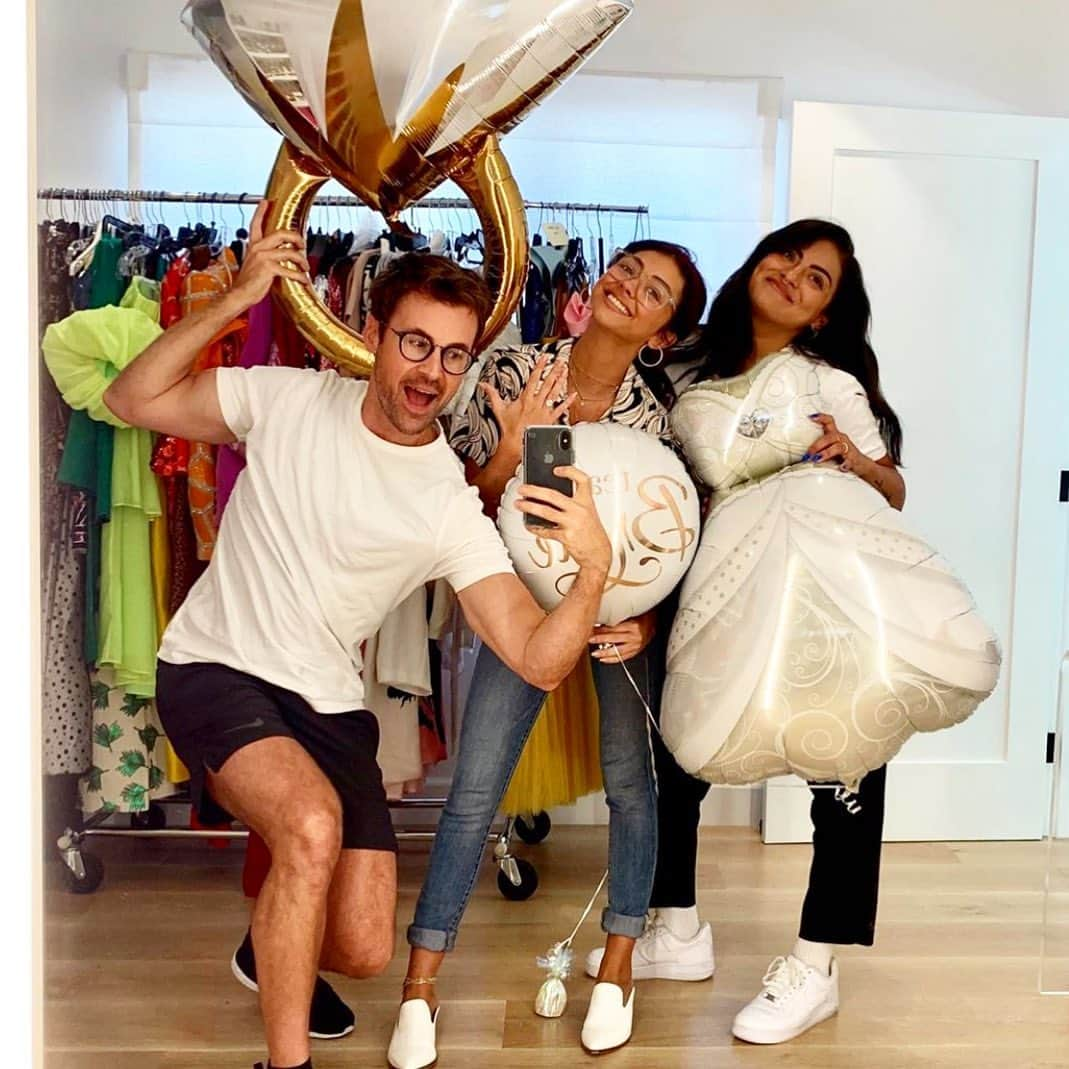 サラ・ハイランドさんのインスタグラム写真 - (サラ・ハイランドInstagram)「Happy Birthday stylist/dance party/Ari loving queen extraordinaire, @bradgoreski!!!!!! Thank you for always making me look my best, finding KUPA safe outfits, and putting up with my prednisone mood-swing-ing meltdowns!!!! I love you!! 💕💋」8月15日 23時17分 - sarahhyland