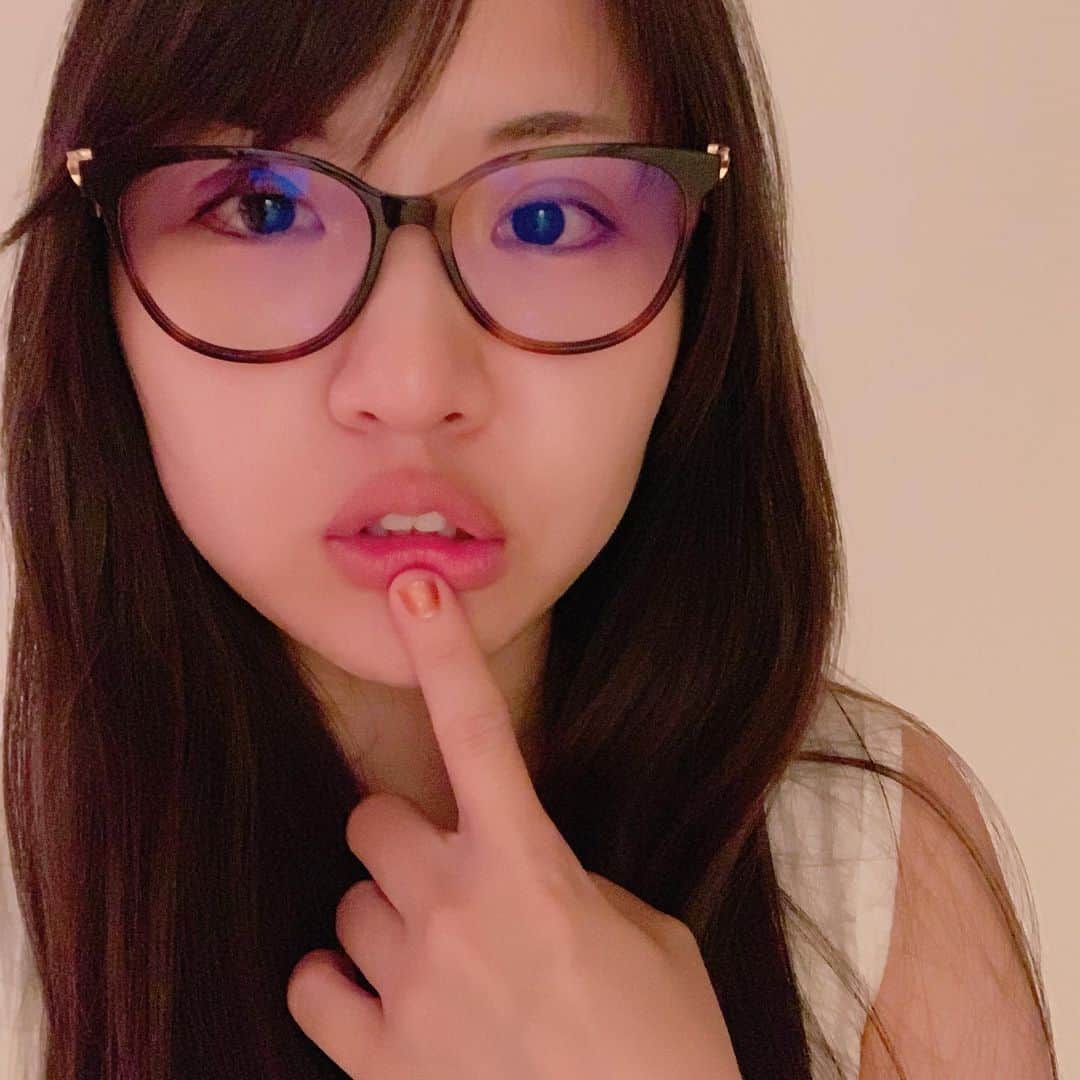 阿部真央のインスタグラム：「‪自分の人生を生きたいと改めて思った日。支えられて、愛されて自分が立っていられるんだ。‬ ‪たくさんの方と顔を合わせると本当にそれを思うし、嬉しい。‬ ‪わがままに生かしてくれてありがとう。おやすみ‬」