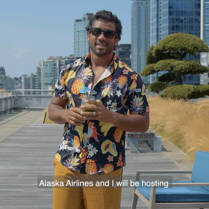 ラッセル・ウィルソンのインスタグラム：「Want a chance to win an invite to an exclusive rooftop happy hour with me and @AlaskaAir? Watch 👆and post your video (no sports gear!) #AlaskaHappyHour #BestHappyDance」