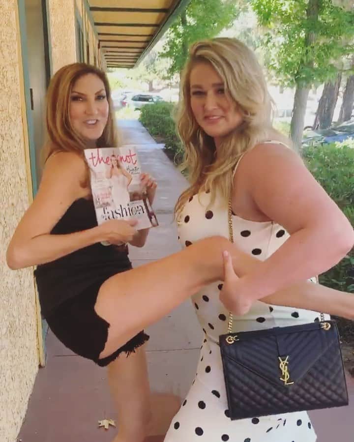 ヘザー・マクドナルドのインスタグラム：「I have the beautiful @huntermcgrady on today’s all new Juicy Scoop! She tells me all about re-emerging into modeling, being in Sports Illustrated 3 times, meeting her husband on Snapchat, designing her wedding dress line and more! Hunter is a hilarious delight. #allchickenlegsmatter」
