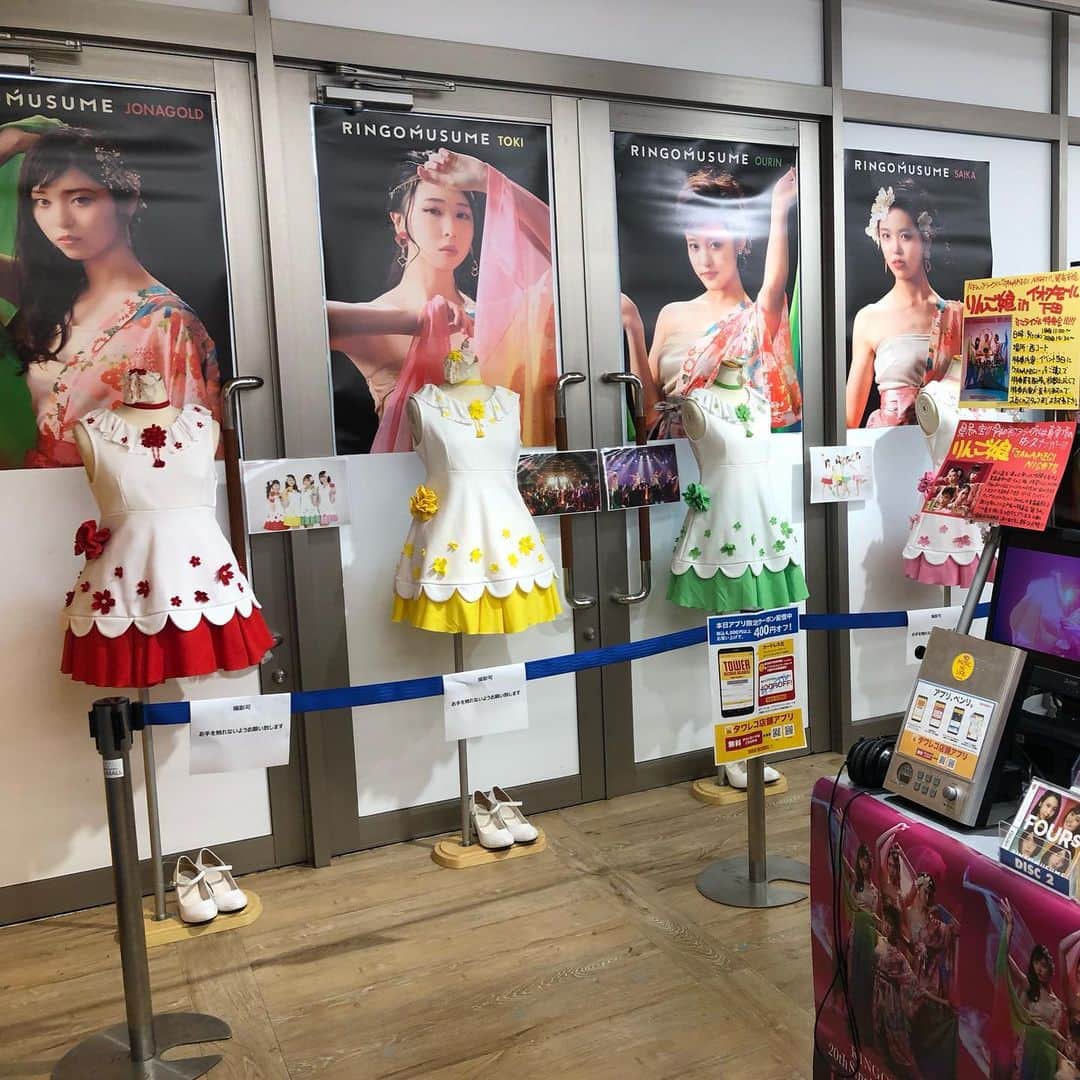 りんご娘さんのインスタグラム写真 - (りんご娘Instagram)「会場内規制も入りましたが たくさんの方に来て頂けて 嬉しかったです！！ 明日は弘前市。8/17と8/18は関西エリアでイベントです！！ 待ってます！！ #りんご娘 #ringomusume  #タワーレコード下田店 #イオンモール下田店 #リリイベ #JAWAMENIGHT #8月13日リリース」8月15日 23時44分 - _ringo.musume.com_
