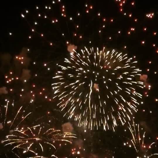 RIKAPEPEのインスタグラム：「like a summer romance🎇 ひと夏の恋は、夢みたいだから 美しい。  #恋は幻想、愛は現実 #花火 #summervacation  #恋 #fireworks」