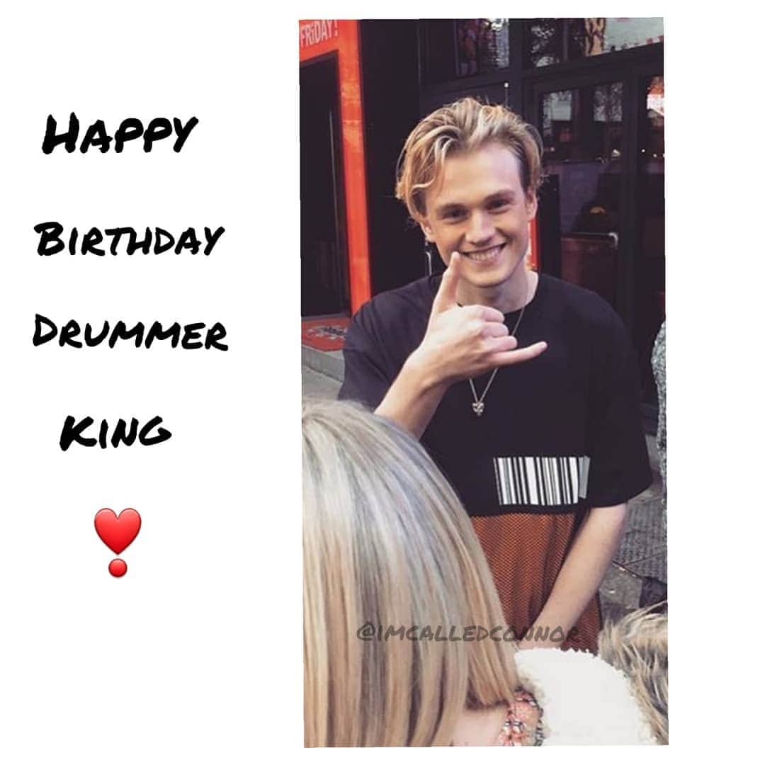 コナー・ボールのインスタグラム：「Happy birthday to our drummer king 👑 I love you so much and I hope we will meet again 💝  @thevampstris . . . Update: The Vamps are now in Singapore and a magical moment just happened in Four Corners Tour in Singapore.  Swipe for seeing these special moments ❣」