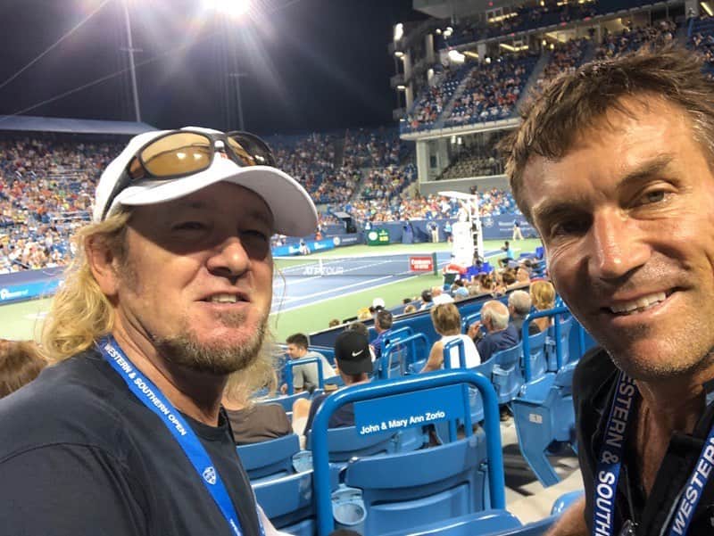 エイドリアン・スミスのインスタグラム：「#misteradriansmith @therealpatcash  #KyrgiosvsKachanov #Cincinnati @atptour @ironmaiden #dayoff #legacyofthebeasttour #legacyofthebeast #cincinnatimasters」