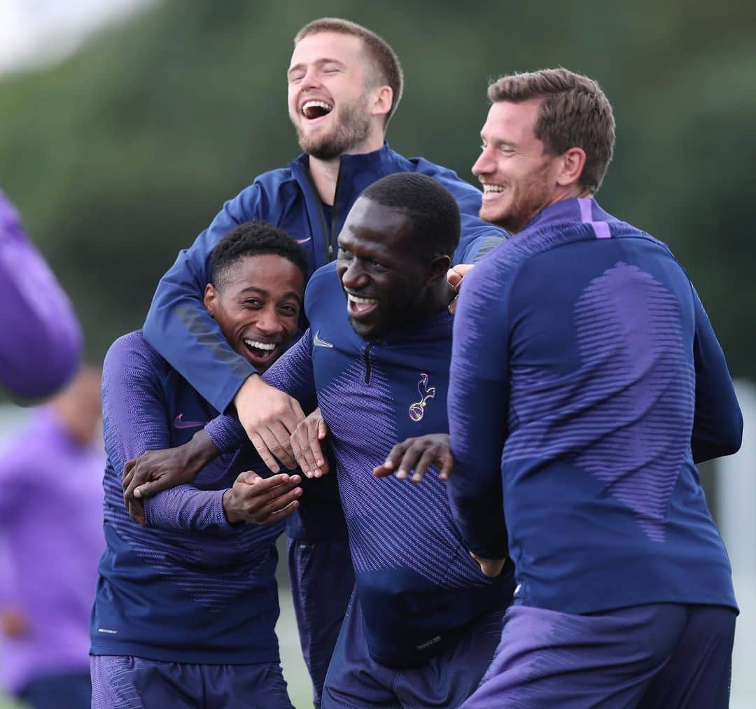 ムサ・シソコさんのインスタグラム写真 - (ムサ・シソコInstagram)「Good mood today at the training ground. Sorry @sergeaurier 😂😂 #COYS #MS17」8月15日 23時56分 - moussasissokoofficiel