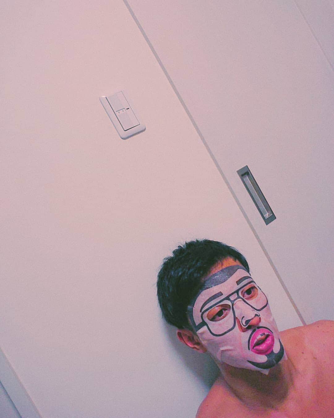 西尾健太さんのインスタグラム写真 - (西尾健太Instagram)「#フェイスパック #facepack  #アートマスク #artmask  #野生爆弾 #くっきー #健パック #おもしろパック随時募集中」8月15日 23時57分 - nishio.kenta