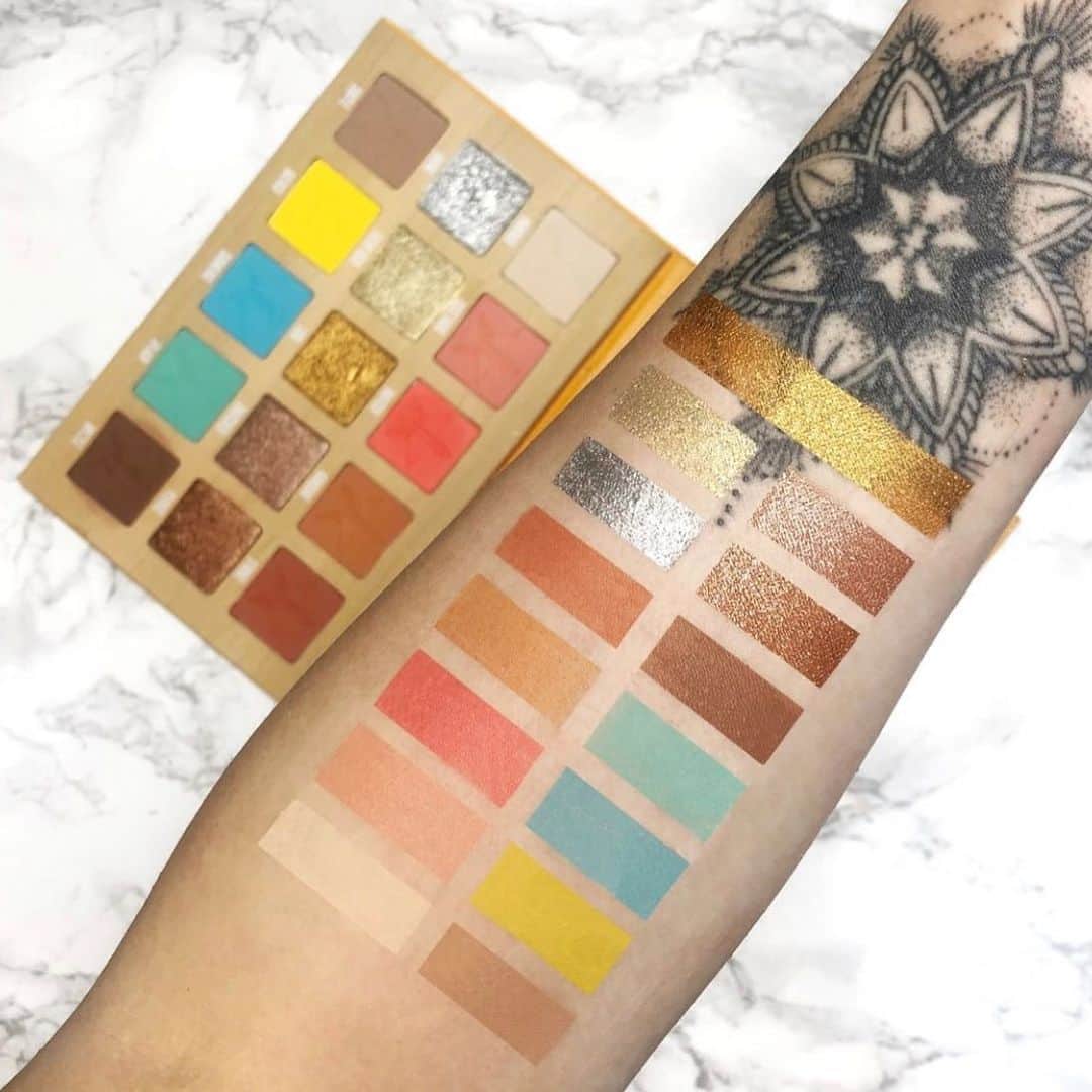 Jeffree Star Cosmeticsさんのインスタグラム写真 - (Jeffree Star CosmeticsInstagram)「Quench your thirst for makeup with our #THIRSTY palette 🤤🧡💦Swatches by : @eloisedurey 💥#jeffreestarcosmetics」8月15日 23時59分 - jeffreestarcosmetics
