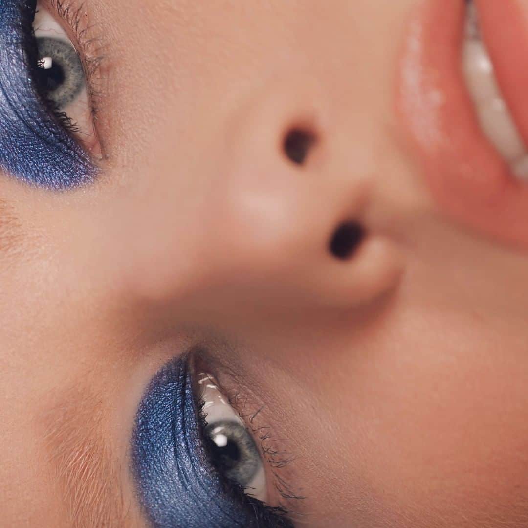 Smashboxのインスタグラム：「Yes, you can wear denim to the party.  Denim Cover Shot Eye Platte👖」