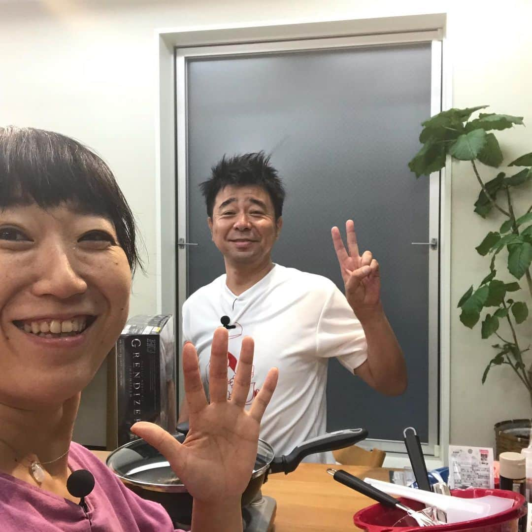 大宮エリーさんのインスタグラム写真 - (大宮エリーInstagram)「有野さんへの番組に 濱口さんがお休みということで ふらっと、、 ふらっと過ぎたか。  写真は いっしょに作ったチュロスです。  #ガンチュロ #ガンダム #チュロス #無味 #立たない #寝たまま #立ち上がらないガンダム」8月16日 0時04分 - ellie_omiya