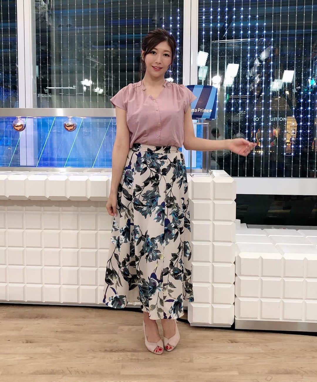 のインスタグラム：「明日は北日本で大雨に注意☔️東日本〜西日本では雨は弱まりますが、土砂災害や河川の増水には注意を。太平洋側の地域では、引き続き高波にも注意！ 写真は今日の衣装です。  #アベプラ #abematv  #weather #weatherforecast #気象予報士 #穂川果音 #明日コレ着よコーデ #ファッション #ファッションコーデ #ファッションアイテム #fashion #fashionista #fashionable #fashionstyle #fashionlover #style  #outfits #coordinate #ootd #outfit #japanstyle #instastyle #instafashion  #ヘアアレンジ  #hair #hairstyle #hairarrange #ほかのん #衣装」