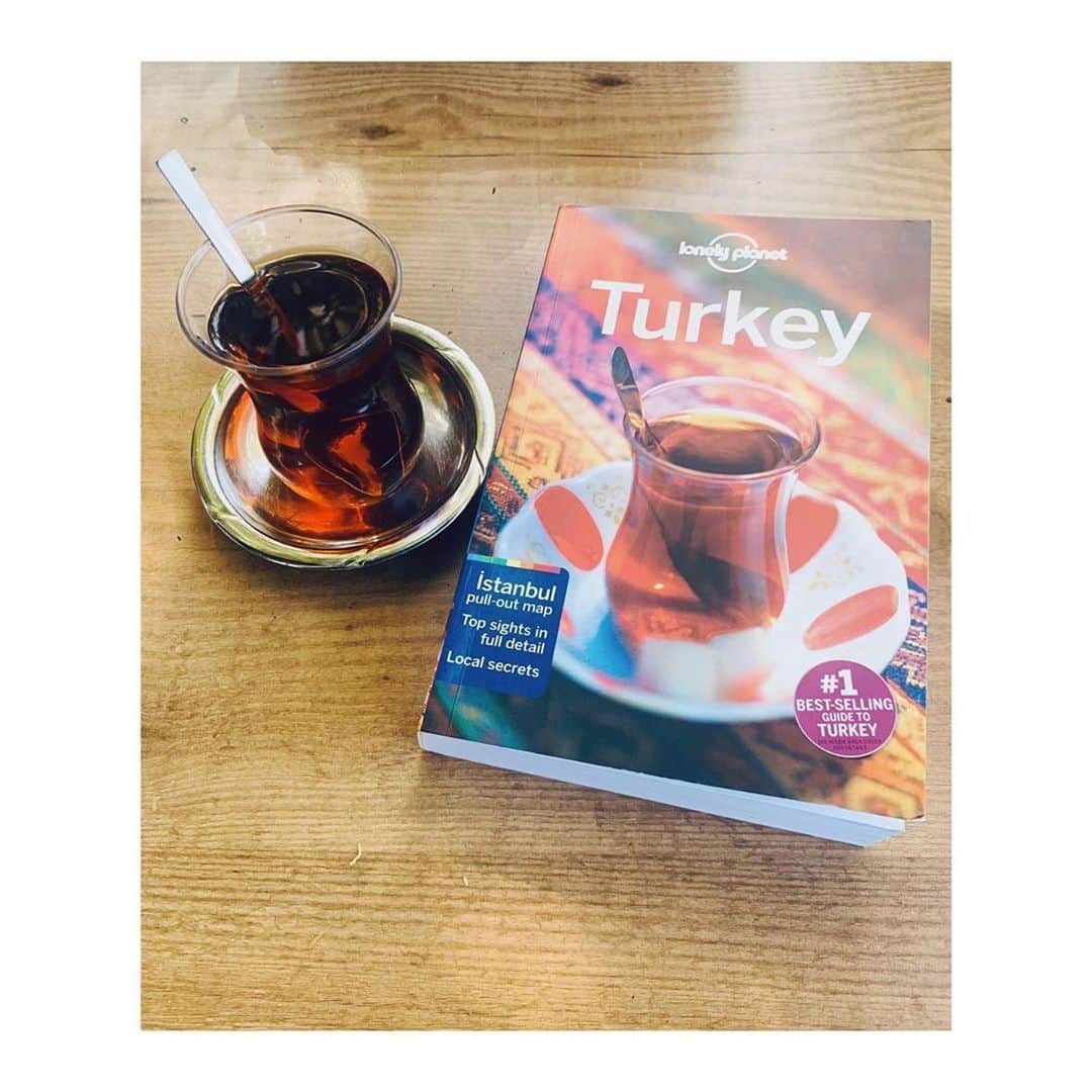 Lonely Planetさんのインスタグラム写真 - (Lonely PlanetInstagram)「This week’s #mylpguide shots come from @annabelle_jamieson who is planning a self driving safari/honeymoon in #southafrica, #botswana and #zimbabwe, @thecatcherinthepie who is sipping hot tea in #Turkey, and @sober_in_the_rain who is learning the art of chilling in the #Maldives. -- Every week we regram the best #mylpguide shots. Tag yours for a potential feature!」8月16日 0時13分 - lonelyplanet