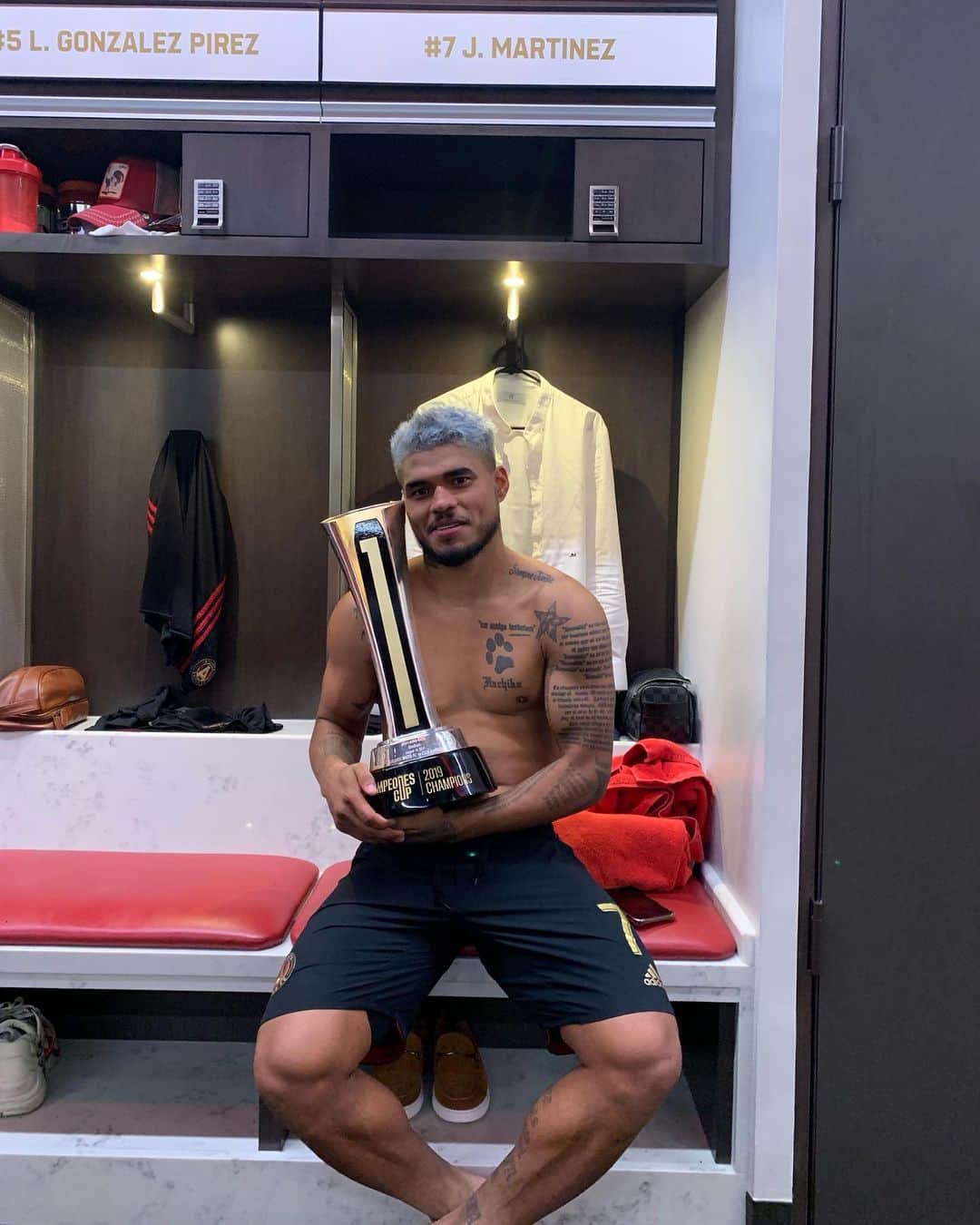 ホセフ・マルティネスのインスタグラム：「Otro para el rey y la ciudad.  Gracias Atlanta por otra noche increíble! 👑😡 ... Another one for the king and the city.  Thank you Atlanta for another amazing night! 👑😡」