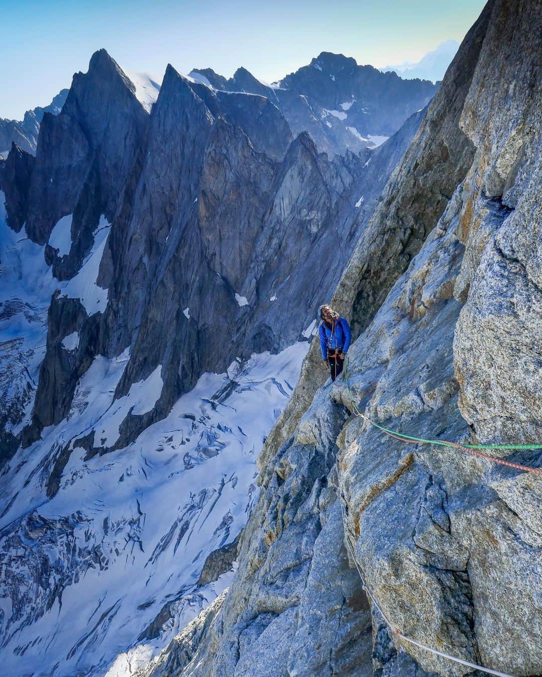 ミレーさんのインスタグラム写真 - (ミレーInstagram)「Passion and expertise: that’s what mountain guides share everyday up there. That’s why we support them. Happy High Mountain Guides Day 📷@jeanannequin #MilletRiseUp #mountaineering #alpinisme #alpinismo #fetedesguides #highmountain #passion」8月16日 0時25分 - millet_mountain