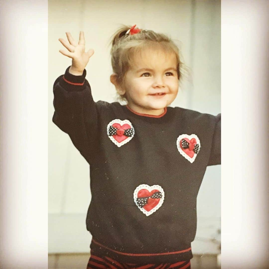 カミーラ・ベルさんのインスタグラム写真 - (カミーラ・ベルInstagram)「Jazz Hands 👋! #tbt #fosse #littlehooligan」8月16日 0時53分 - camillabelle