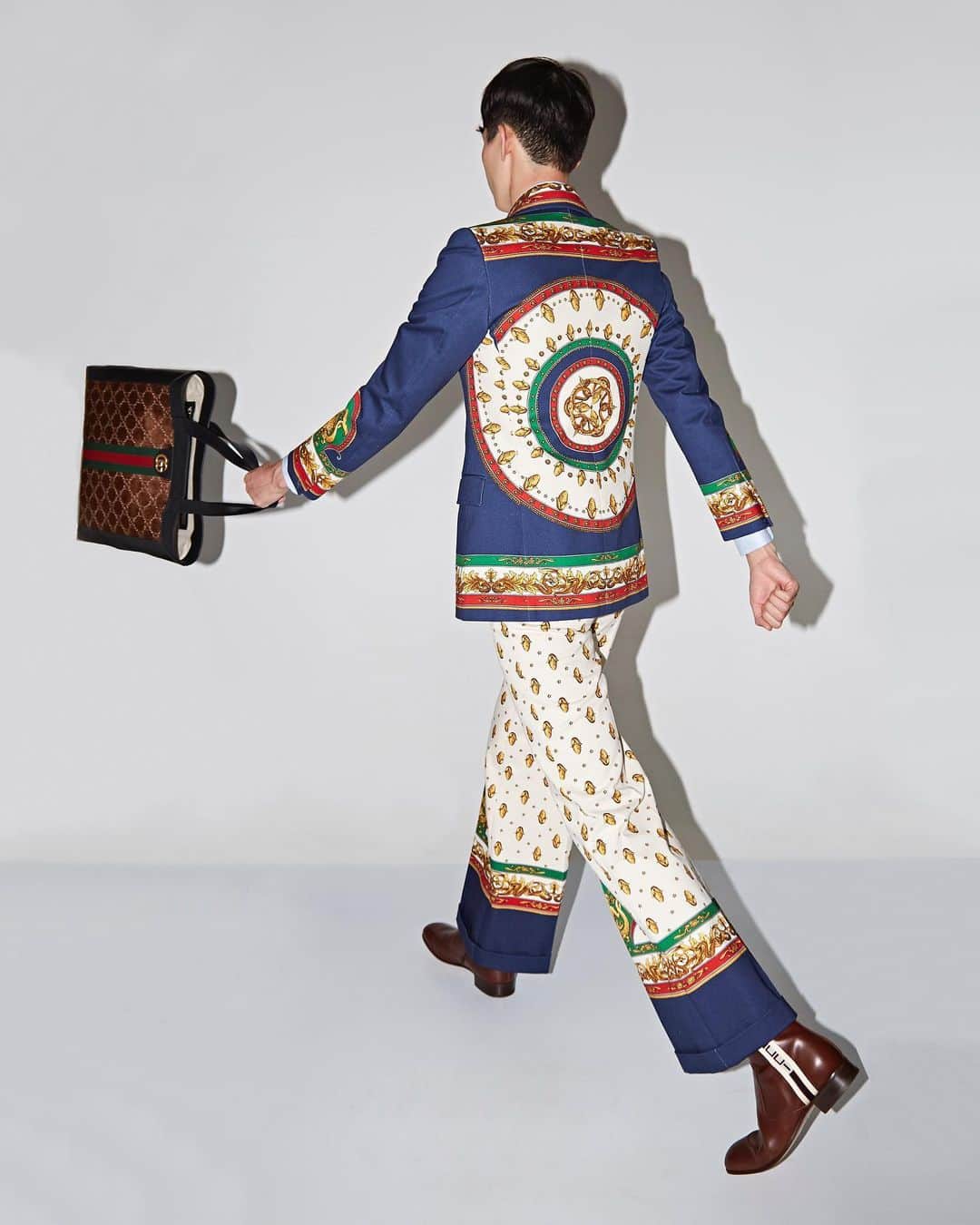 バーニーズ・ニューヨークのインスタグラム：「New arrivals from @gucci, @burberry, and more just landed on our site. Head to our IG stories to see the fresh new styles we’re most excited about.  Photographed by: @tiagochediakphoto  Styled by: @rashadminnick」