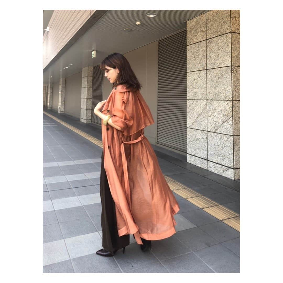 ETRÉ TOKYO ストアさんのインスタグラム写真 - (ETRÉ TOKYO ストアInstagram)「@etretokyo﻿ ﻿ Staff：ルクア大阪店 Marie 162cm【 @marie19m 】 ﻿ ﻿ 《NEW ARRIVAL 》﻿ ﻿ ONLINE STORE  8/15〜﻿ ルミネ 新宿店  8/16〜﻿ ルクア 大阪店  先行販売中﻿ ﻿  #シースルートレンチコート ￥29,000 + TAX 着用 : BROWN  シースル素材がクラシカルなトレンチのディテールを柔らく、軽やかに見せてくれます。 シア感のある光沢は動く度に艶めき、毎日のお出かけを華やかに飾ってくれます。  #etretokyo#etre#fashion#ootd#outfit#coordinate#mineby3mootd#casual#etretokyoshinjuku #etretokyoosaka﻿ #エトレ#エトレトウキョウ#コーディネート #シースル#トレンチコート#シンプル#シンプルコーデ  #大人コーデ#大人カジュアル #LUCUA#ルミネ新宿」8月16日 0時57分 - etretokyo_store