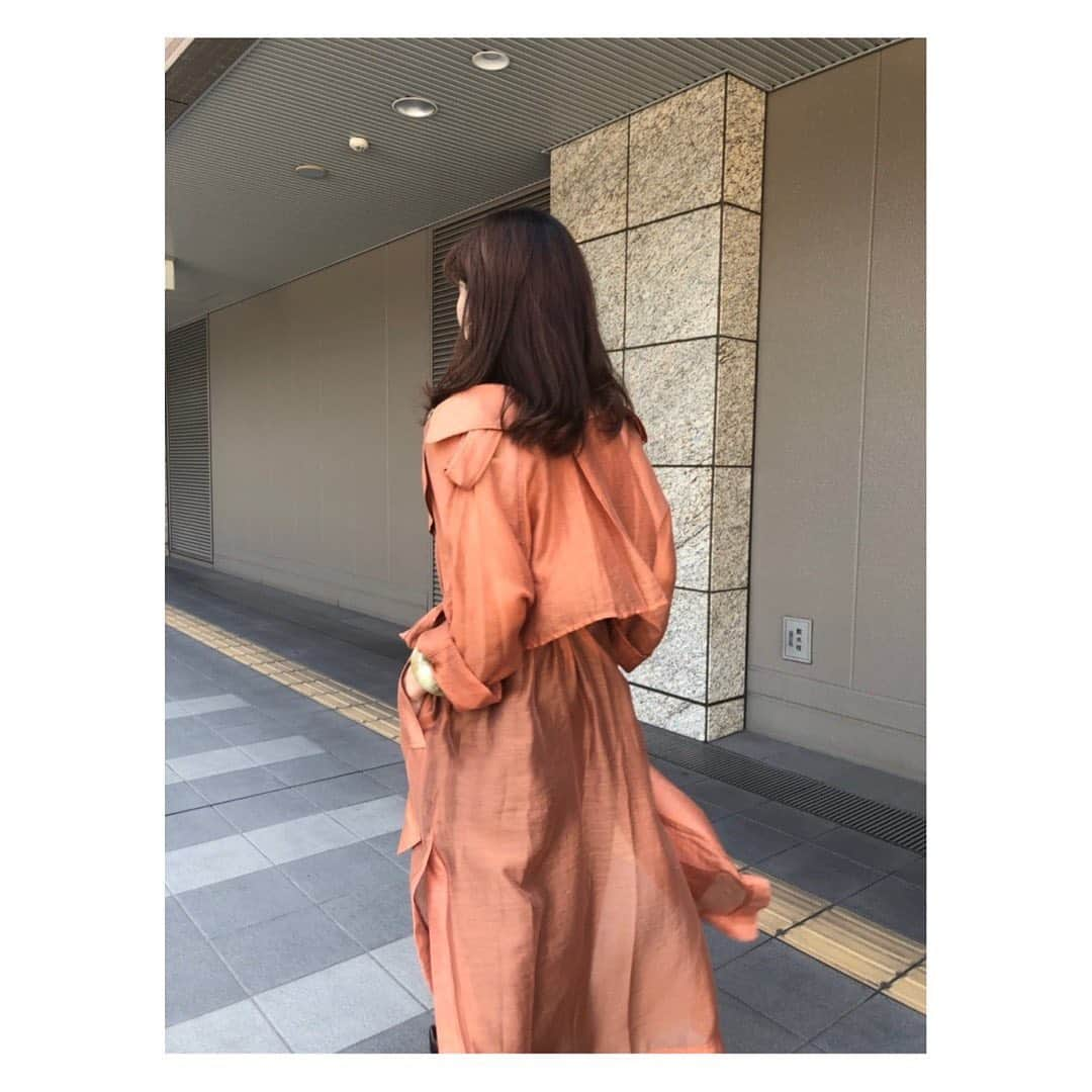 ETRÉ TOKYO ストアさんのインスタグラム写真 - (ETRÉ TOKYO ストアInstagram)「@etretokyo﻿ ﻿ Staff：ルクア大阪店 Marie 162cm【 @marie19m 】 ﻿ ﻿ 《NEW ARRIVAL 》﻿ ﻿ ONLINE STORE  8/15〜﻿ ルミネ 新宿店  8/16〜﻿ ルクア 大阪店  先行販売中﻿ ﻿  #シースルートレンチコート ￥29,000 + TAX 着用 : BROWN  シースル素材がクラシカルなトレンチのディテールを柔らく、軽やかに見せてくれます。 シア感のある光沢は動く度に艶めき、毎日のお出かけを華やかに飾ってくれます。  #etretokyo#etre#fashion#ootd#outfit#coordinate#mineby3mootd#casual#etretokyoshinjuku #etretokyoosaka﻿ #エトレ#エトレトウキョウ#コーディネート #シースル#トレンチコート#シンプル#シンプルコーデ  #大人コーデ#大人カジュアル #LUCUA#ルミネ新宿」8月16日 0時57分 - etretokyo_store