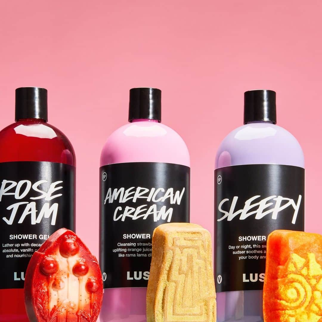 LUSH Cosmeticsさんのインスタグラム写真 - (LUSH CosmeticsInstagram)「Hello, new goodies! We have fresh new soaps that allow you to live your best packaging-free fantasy. And your favorite shower gels now come in a one-litre bottle so you can savor scents like Sleepy and American Cream even longer.  Find the soaps online now and in-stores by August 21st. Shower gels online now.💖 Link in bio to shop.⁠ *⁠ *⁠ *⁠ *⁠ *⁠ #handmade #bathandbody #skincare #soapshare #vegan #soapmaking #handmadesoap #handcrafted #naturalbeauty #luxurysoap #crueltyfree ⁠ #pampertime #pamperyourskin #bblogger #sootheyourskin #ilovebeauty #inshower #instablogger #skincareroutine #relaxation #showerroutine」8月16日 1時10分 - lushcosmetics