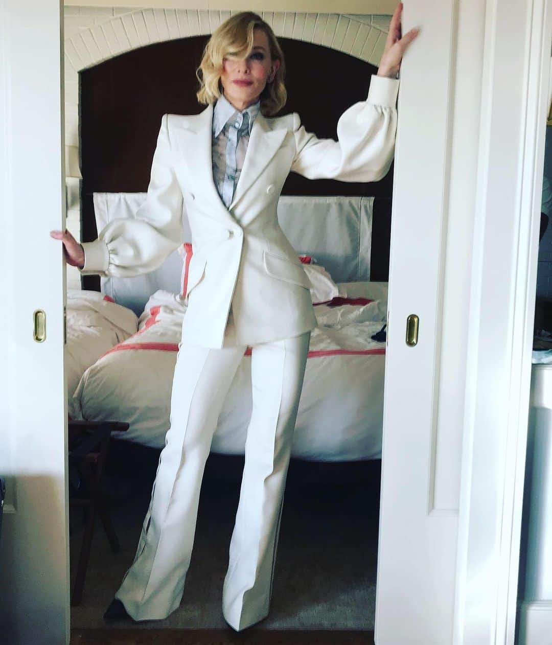 Fashion Weekのインスタグラム：「This is what we call making an Entrance with a capital E. 👏 #CateBlanchett outfitted in @fendi styled by @thewallgroup artist @elizabethstewart1 for a screening of her upcoming film, Where’d You Go, #Bernadette. 📸 c/o Elizabeth Stewart」