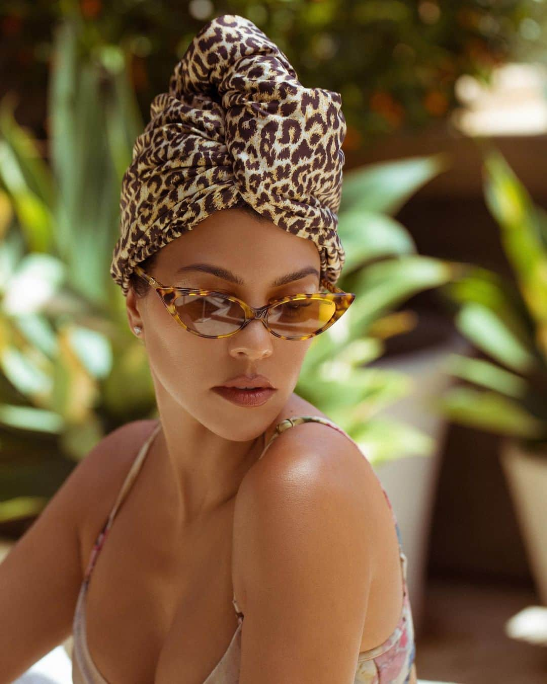 クリス・ジェンナーさんのインスタグラム写真 - (クリス・ジェンナーInstagram)「Everyone go check out @kourtneykardash’s newest @poosh collab with Aquis! The limited-edition leopard print turban can speed up your hair drying time by 50% and reduce hair breakage. Available now at shop.poosh.com 🖤 #poosh #proudmama」8月16日 1時16分 - krisjenner