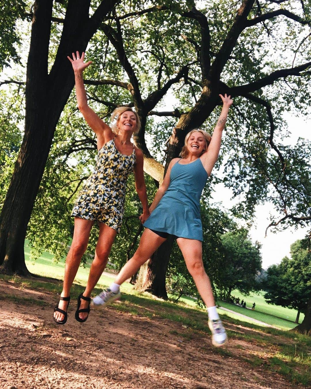 Estée Lalondeさんのインスタグラム写真 - (Estée LalondeInstagram)「Twinning with my Mom in our @OutdoorVoices exercise dresses! Fresh air does the body, mind and soul good and hiking around my favourite park in New York proves that you can do anything in a dress 💪 #DoingThings ————————— 🚨 GIVEAWAY! 🚨 To enter: follow @OutdoorVoices and tag your workout buddy under this post! Winners will each receive an exercise dress from OV (these things are seriously so cute and practical! I love the bodysuit under the dress-there are no limits to what you can do in this dress! My new fave thing to wear when I’m getting active outdoors!)」8月16日 1時19分 - esteelalonde