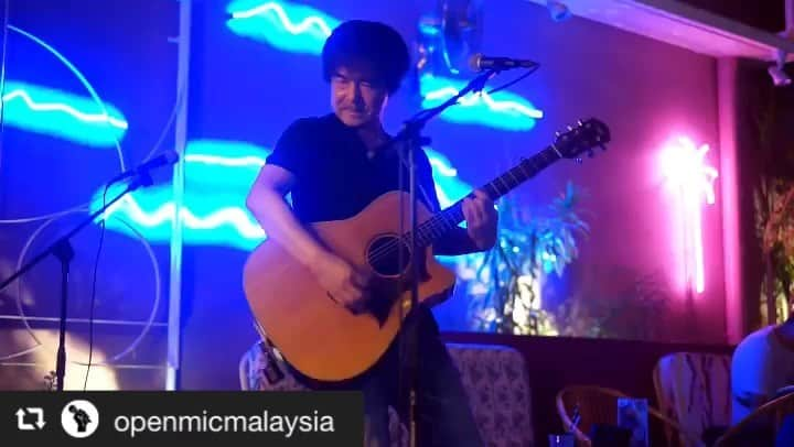 Shigeru Kimotoのインスタグラム：「Midnight Bluebird  真夜中の青い鳥 : #repost @openmicmalaysia via @PhotoAroundApp  We haven’t seen @evergreen63 let loose so much before! Tonight was a dynamite Kimo-san show.  #openmicmy #theswimmingclub」