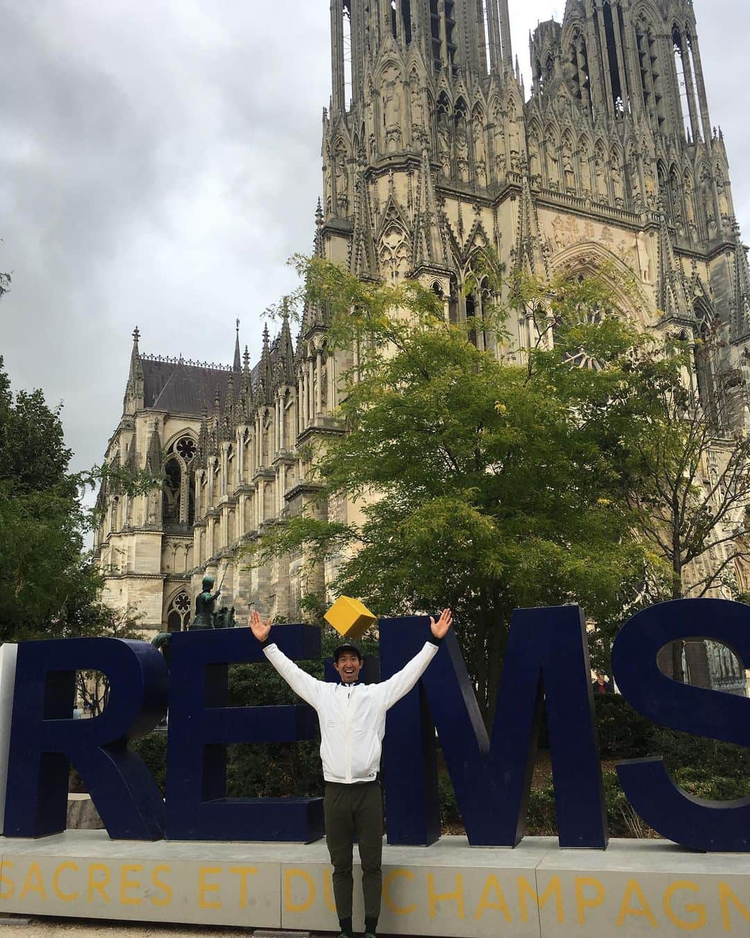 山本幸平さんのインスタグラム写真 - (山本幸平Instagram)「Day off=tourist!! オフ日だったので、ランス街へコーチ @ludovicdubau リキ@k_rikio と歩いてきました！ 思っていたよりもイケイケの街で好きになりました！明日からフランスカップにあるブルターニュ地方へ移動です！」8月16日 1時30分 - kohey55