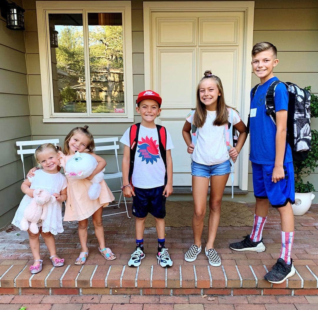 ジェシカ・シーバさんのインスタグラム写真 - (ジェシカ・シーバInstagram)「Shyba Kids 2019! Preschool, Pre-K, Second, Sixth, SEVENTH OMG 😳😮😱😩😭🙏🏼❤️💖😊😍」8月16日 1時33分 - mommasgonecity