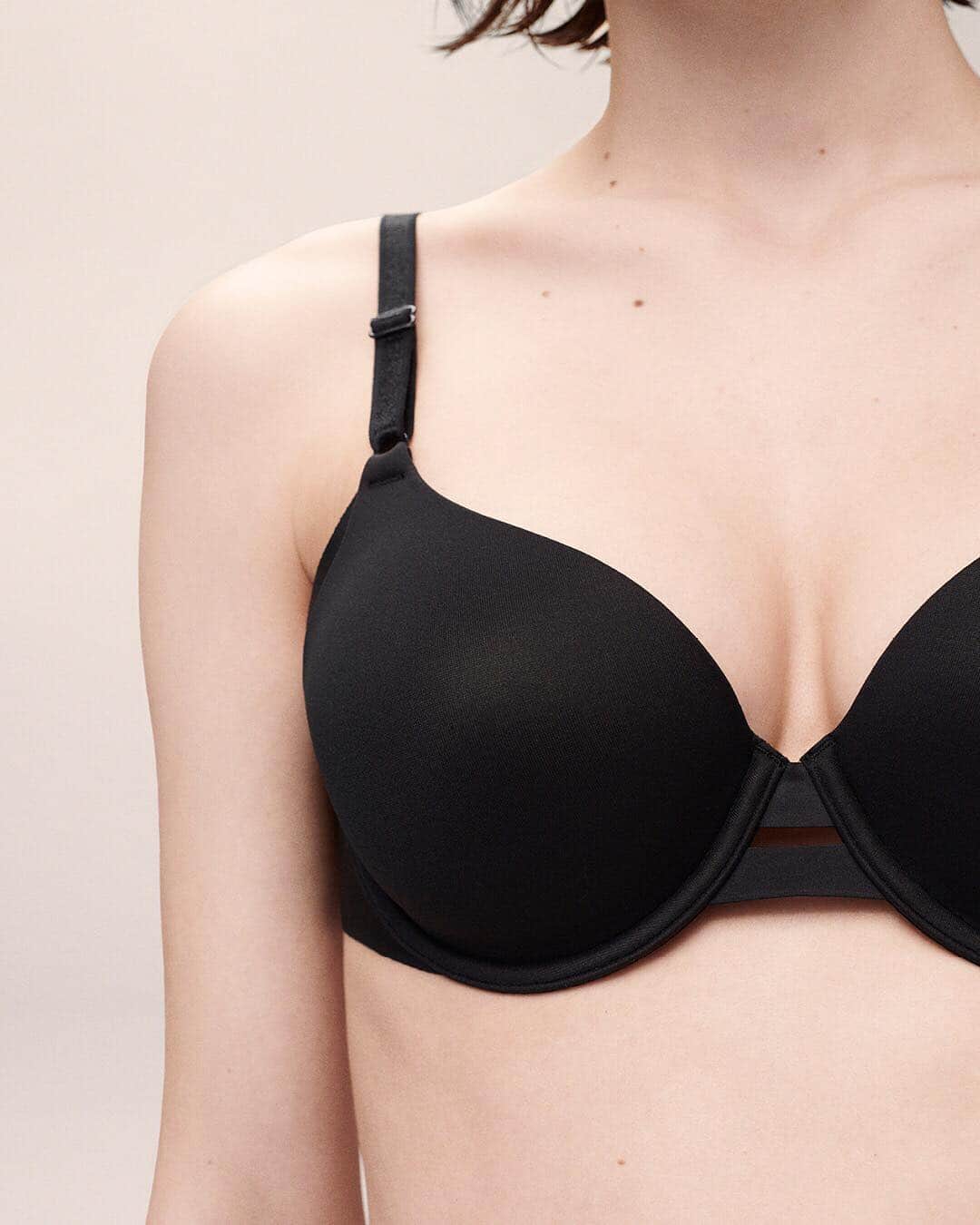 のインスタグラム：「Get up close and personal with #CALVINKLEINUNDERWEAR ◆  Discover #CALVINKLEIN Invisibles. Equal parts fit and comfort.  Tap to shop 🔝 #MYCALVINS Invisibles Full Coverage Contour Bra [US, EU]」