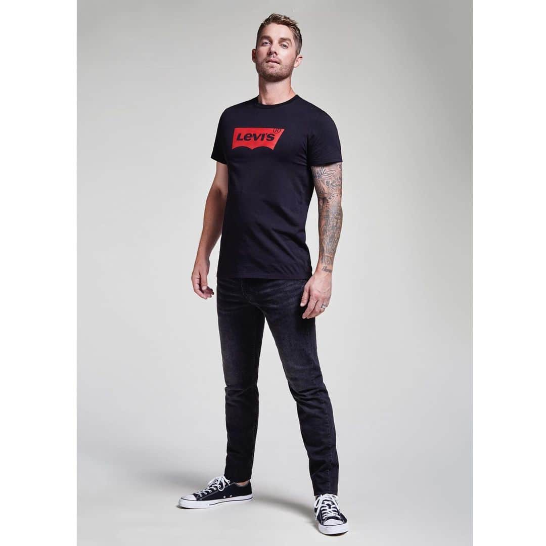 Levi’sさんのインスタグラム写真 - (Levi’sInstagram)「We all have our favorite Levi’s® fit, including country singer, Brett Young. Head over to @kohls and check-out his go-to style. The 511™ Slim Fit.」8月16日 1時41分 - levis
