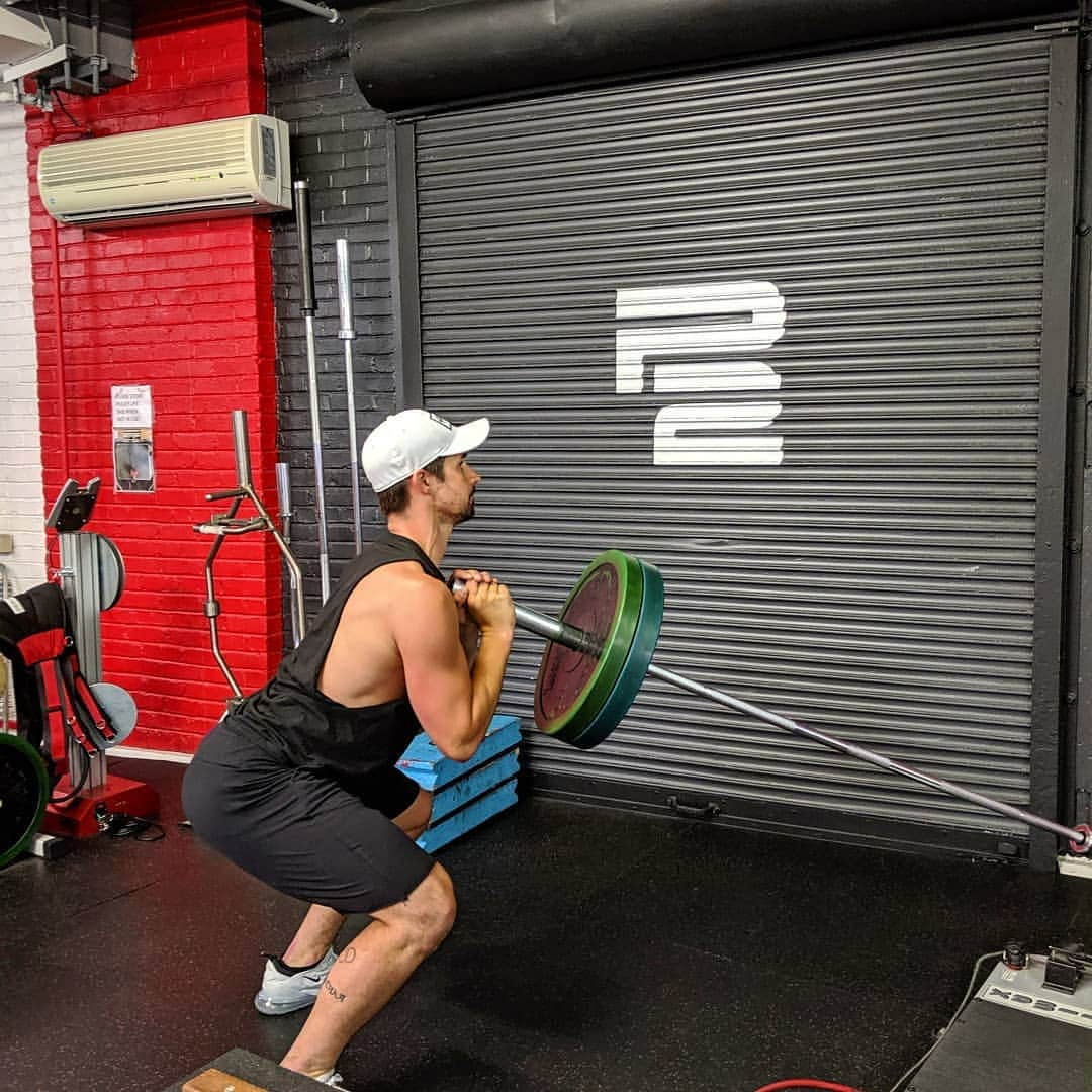 ザカリー・ダナヒューさんのインスタグラム写真 - (ザカリー・ダナヒューInstagram)「Crushing another workout! 🏋️💪 ⛓️ 👇👇👇👇 ⛓️ ⛓️ ⛓️ Personally, I love the gym. For me, working out, even if it's not a heavy lift day, is therapeutic. A chance for me to pour my stress, frustrations, emotions and left over passions into a state of growth and healing. Where no matter how hard the day, or whether i feel my day of training was a success, I can go and crush a hard workout and leave with a sense of pride and accomplishment. ⛓️ ⛓️ What's your release? Or where is your happy place? What are the things you do everyday to allow yourself peace and growth? 🙏❤️ #fitness #happyplace #gym #workout #motivation」8月16日 1時44分 - zachtdonohue