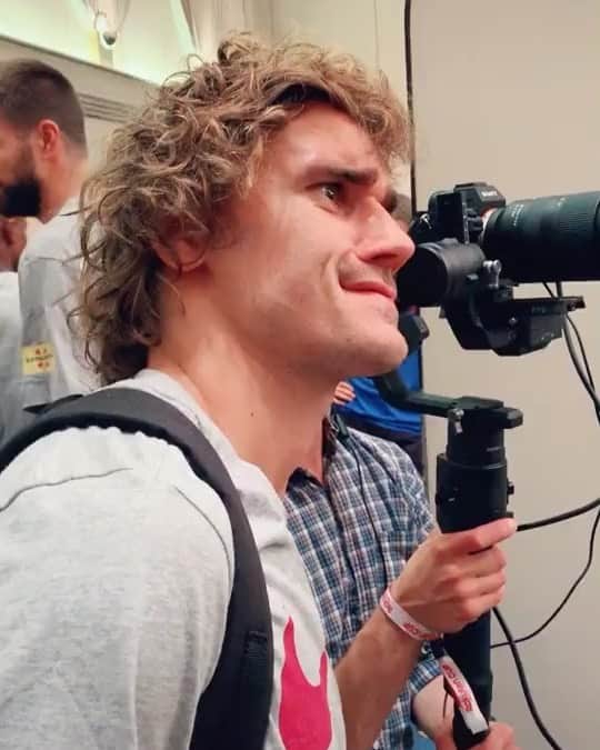 カルロス・テベスのインスタグラム：「@antogriezmann what are you doing!?」