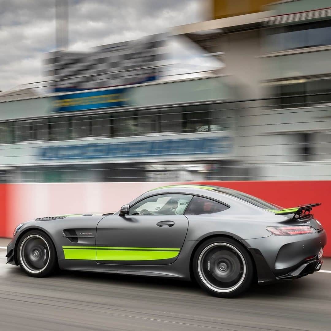 Mercedes AMGさんのインスタグラム写真 - (Mercedes AMGInstagram)「[Kraftstoffverbrauch kombiniert: 12,4 l/100km | CO₂-Emissionen kombiniert: 284 g/km | http://amg4.me/efficiency-statement]  The Mercedes-AMG GT R PRO holds the spirit of the track in its very DNA.  #MercedesAMG #AMG #GTR #DrivingPerformance #Power #Passion #Mercedes #AMG #Luxury #CarsofInstagram #InstaCar #Lifestyle」8月16日 2時05分 - mercedesamg