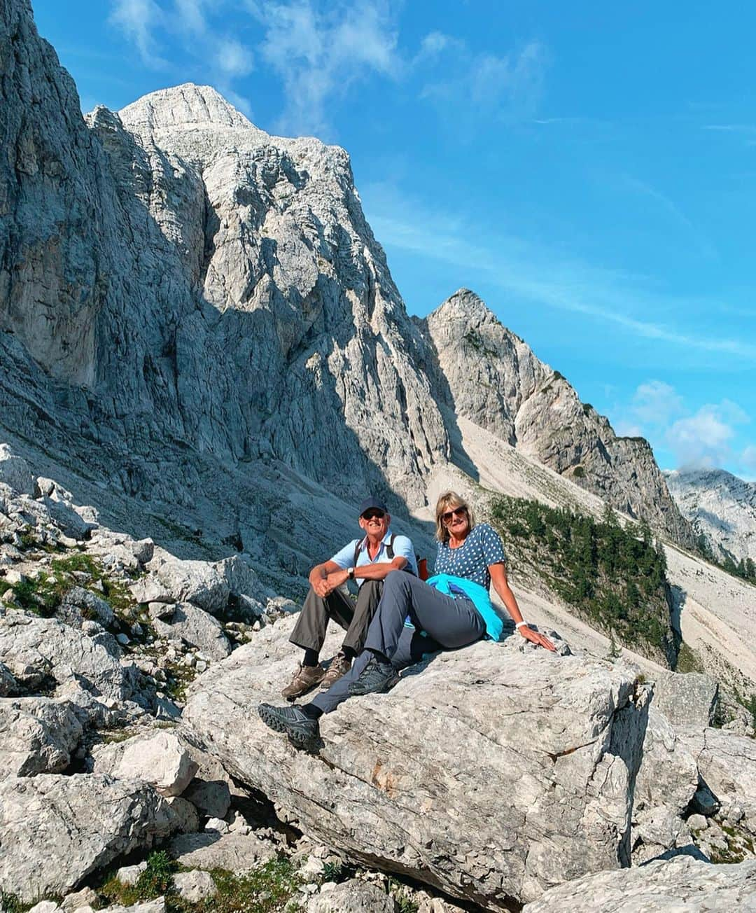 Zanna Van Dijkさんのインスタグラム写真 - (Zanna Van DijkInstagram)「Damn Slovenia 🇸🇮😍 Tag a friend you want to hike here with! 👯‍♀️ My mum is 62 and dad is 68 - yet they both managed to climb a mini mountain with me today and I couldn’t be more proud 👏🏼 Slovenia provided the goods - we were rewarded with some incredible views! I honestly couldn’t think of a better backdrop to make memories with my parents 🥰❤️ #ifeelslovenia #slovenialovers #beautifulslovenia #exploremore #getoutdoors #greatoutdoors #hikingadventures #hikergirl」8月16日 1時59分 - zannavandijk