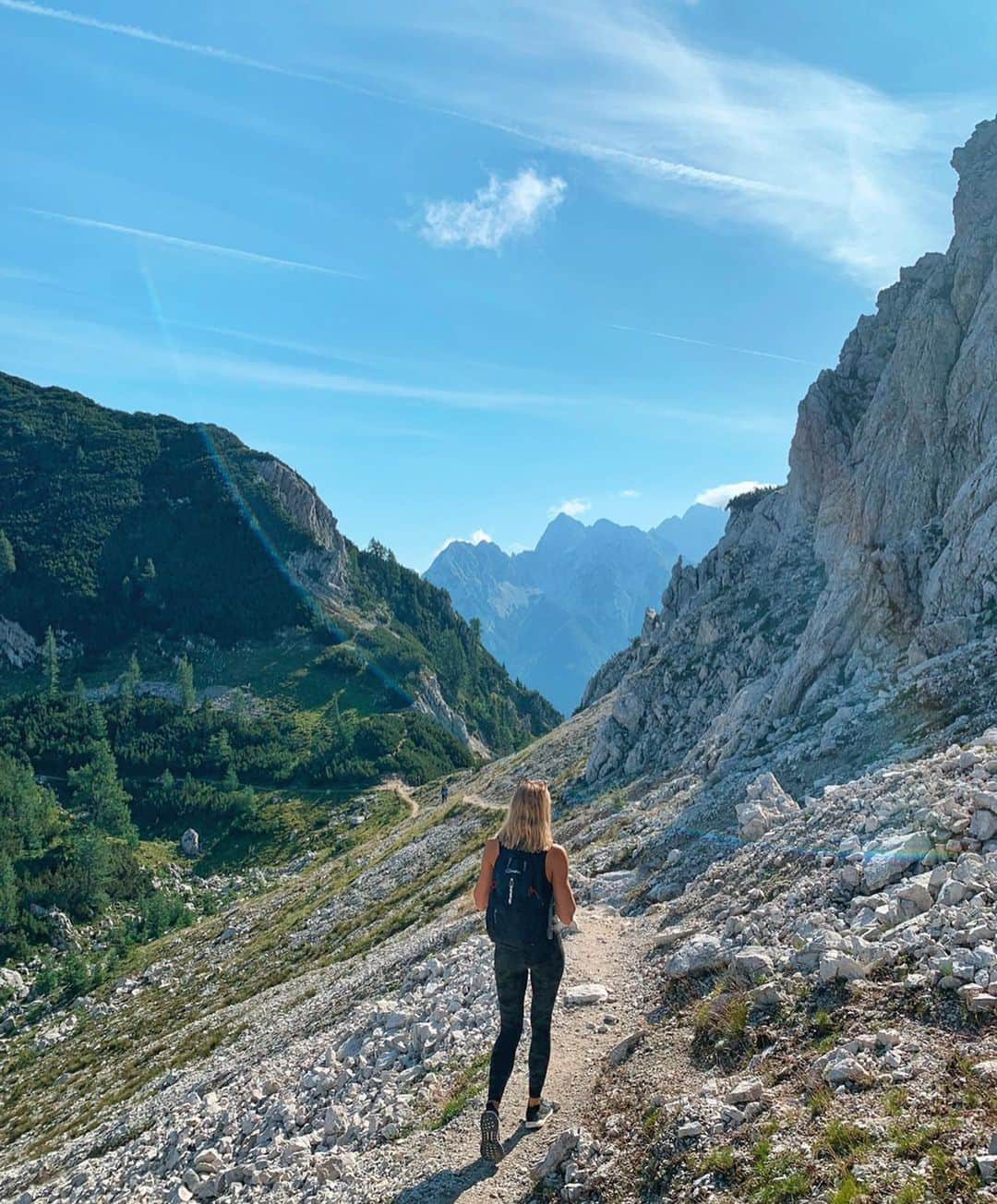 Zanna Van Dijkさんのインスタグラム写真 - (Zanna Van DijkInstagram)「Damn Slovenia 🇸🇮😍 Tag a friend you want to hike here with! 👯‍♀️ My mum is 62 and dad is 68 - yet they both managed to climb a mini mountain with me today and I couldn’t be more proud 👏🏼 Slovenia provided the goods - we were rewarded with some incredible views! I honestly couldn’t think of a better backdrop to make memories with my parents 🥰❤️ #ifeelslovenia #slovenialovers #beautifulslovenia #exploremore #getoutdoors #greatoutdoors #hikingadventures #hikergirl」8月16日 1時59分 - zannavandijk