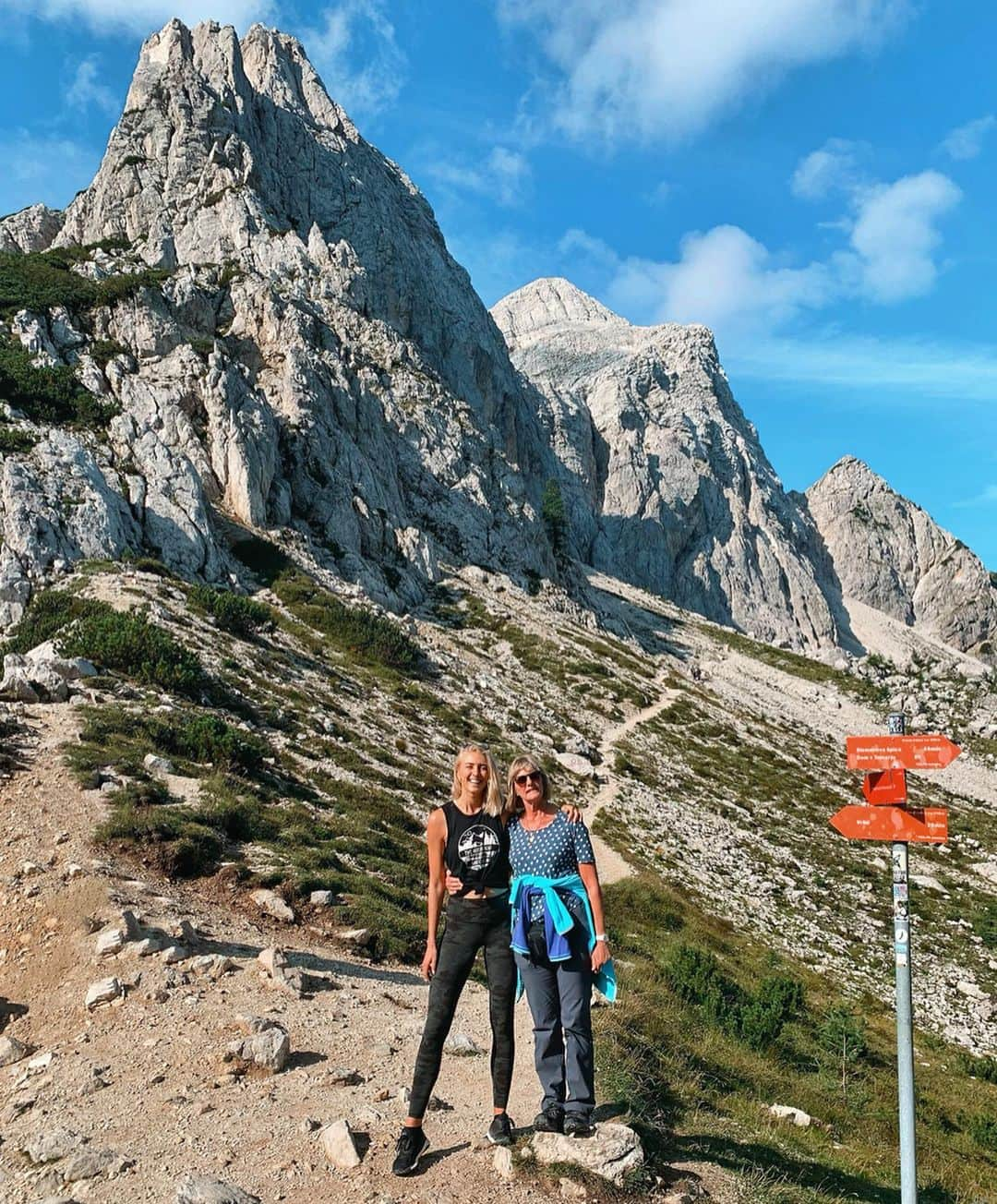 Zanna Van Dijkさんのインスタグラム写真 - (Zanna Van DijkInstagram)「Damn Slovenia 🇸🇮😍 Tag a friend you want to hike here with! 👯‍♀️ My mum is 62 and dad is 68 - yet they both managed to climb a mini mountain with me today and I couldn’t be more proud 👏🏼 Slovenia provided the goods - we were rewarded with some incredible views! I honestly couldn’t think of a better backdrop to make memories with my parents 🥰❤️ #ifeelslovenia #slovenialovers #beautifulslovenia #exploremore #getoutdoors #greatoutdoors #hikingadventures #hikergirl」8月16日 1時59分 - zannavandijk