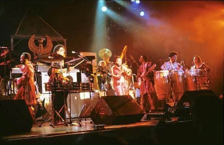 アース・ウィンド・アンド・ファイアーさんのインスタグラム写真 - (アース・ウィンド・アンド・ファイアーInstagram)「BACK IN TIME✨ ⠀ #tbt Performing during our "Tour of the Universe" tour in Hamburg, Germany in 1978.⠀ Curious fact: This tour started in 1977 right after our All 'N All tour.⠀ 📷 Jazz Archiv Hamburg⠀ #EarthWindAndFire⠀ #EWF50」8月16日 2時01分 - earthwindandfire