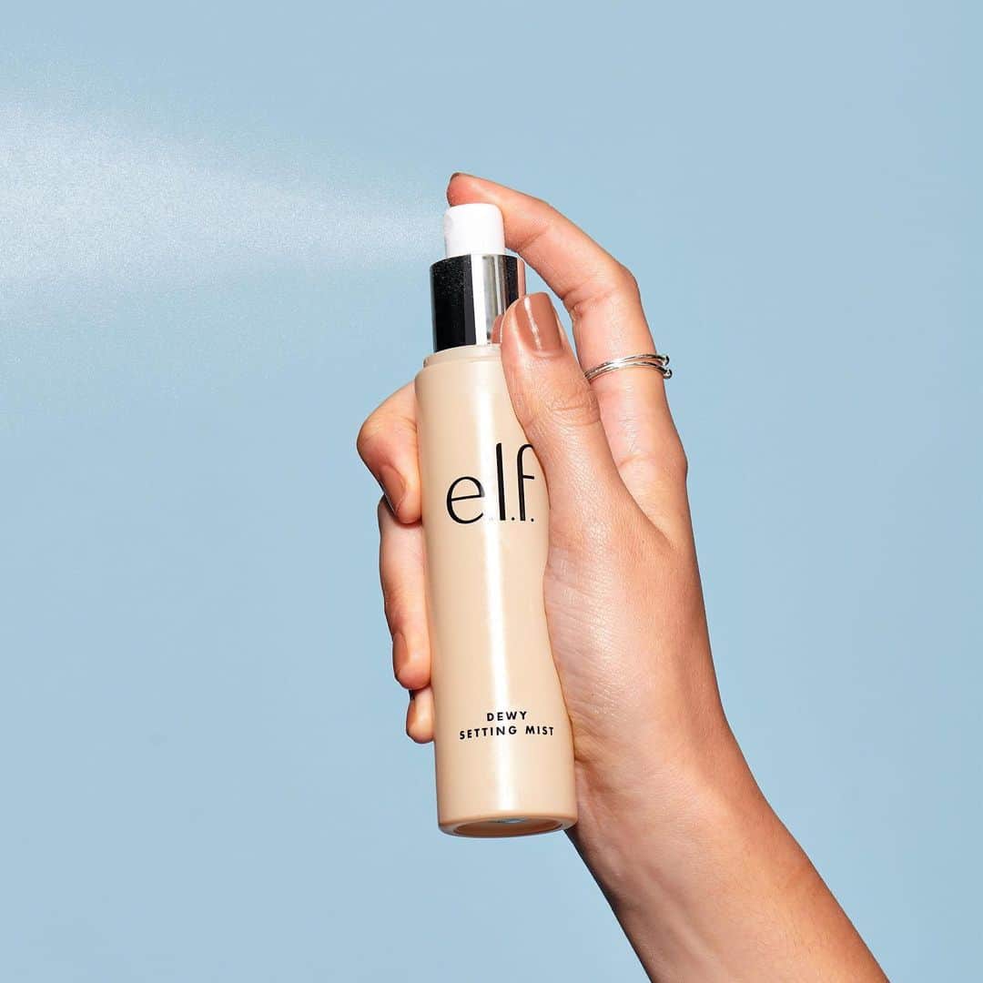 e.l.f.さんのインスタグラム写真 - (e.l.f.Instagram)「*Mist mist* 🥥 The Dewy Setting Mist is a coconut infused makeup setting spray that sets your makeup and hydrates your skin. ✨ #elfingamazing #elfcosmetics #cruetlyfree #vegan」8月16日 2時02分 - elfcosmetics