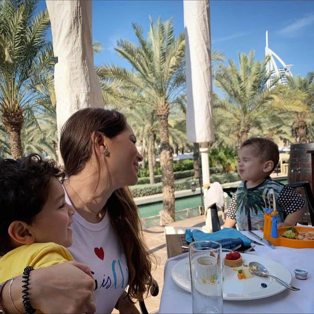 クリスチャン・ガンボアのインスタグラム：「Gracias por estar siempre cuando te necesito, por tu paciencia infinita y por tu amor incondicional... Las queremos mucho @melsaru y abuelita Sinaí  Feliz día de la Madre !!! 🙌🏽🙌🏽」